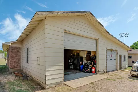 500 E 6th St, Krum, TX 76249 photo 25