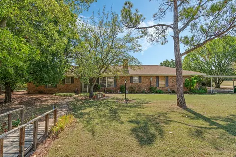 500 E 6th St, Krum, TX 76249