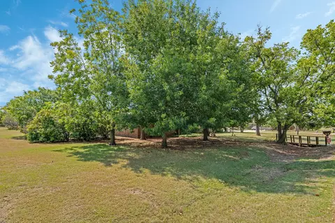500 E 6th St, Krum, TX 76249 photo 3