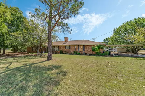 500 E 6th St, Krum, TX 76249 photo 4