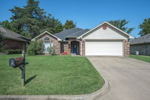 318 River Oaks Ln, Canton, TX 75103