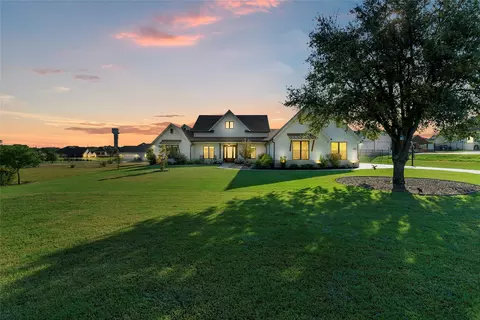 104 Helton Dr, Granbury, TX 76049