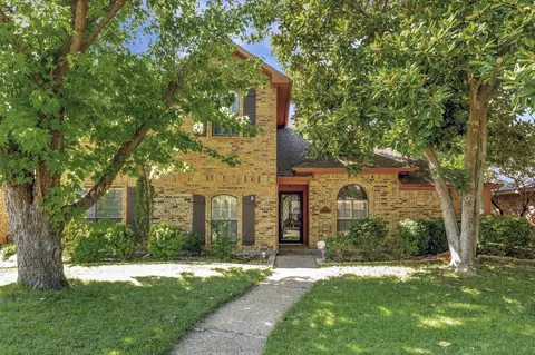 718 Cimarron Trl, Irving, TX 75063