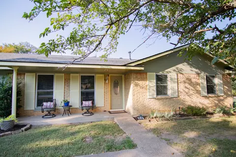 210 Lovers Ln, Malakoff, TX 75148