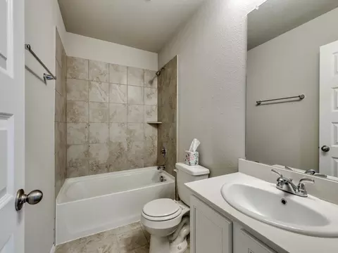 Bath - 2012 Bellatrix Dr, Haslet, TX 76052 photo 3 of 4