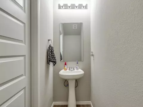 Bath - 2012 Bellatrix Dr, Haslet, TX 76052 photo 4 of 4