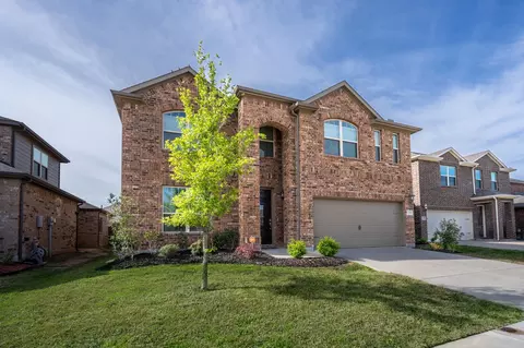 1820 Tomahawk Trl, Aubrey, TX 76227