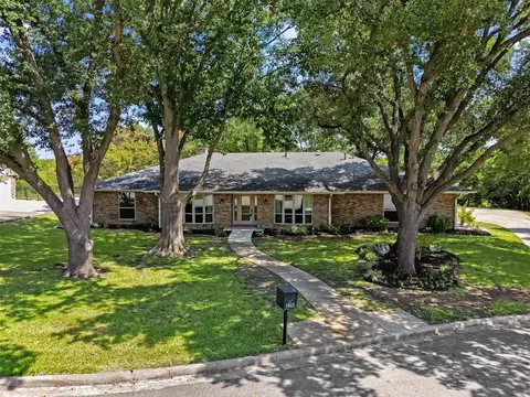 1902 Shari Ln, Garland, TX 75043