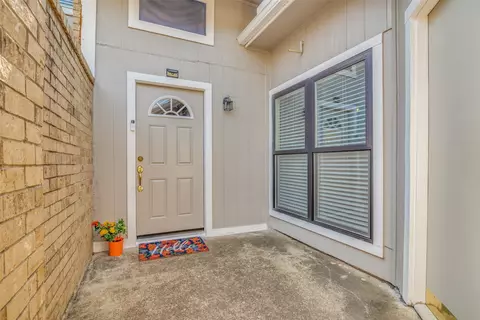 2105 Mistymeadow Ct, Carrollton, TX 75006