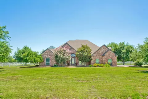 1901 Greenway Crossing Dr, Haslet, TX 76052