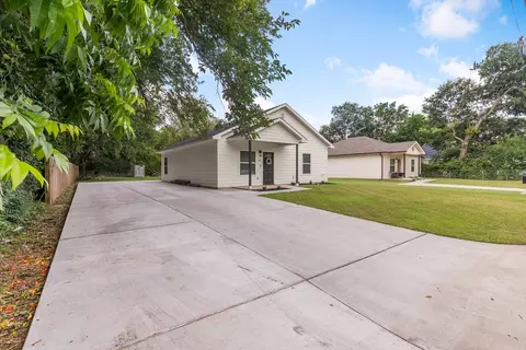 104 Katy St, Cleburne, TX 76031 photo 4