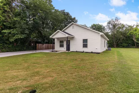 104 Katy St, Cleburne, TX 76031 photo 3