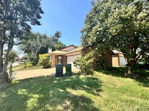 800 Melville Dr, Arlington, TX 76015