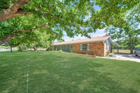 1216 Stella Mae Dr, Burleson, TX 76028