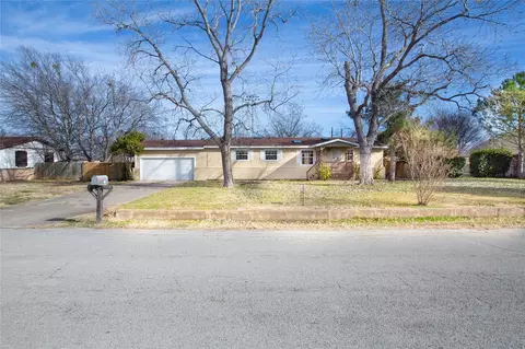 429 Ashley Ln, Roanoke, TX 76262