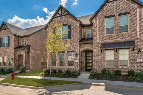 12931 Couture Dr, Farmers Branch, TX 75234