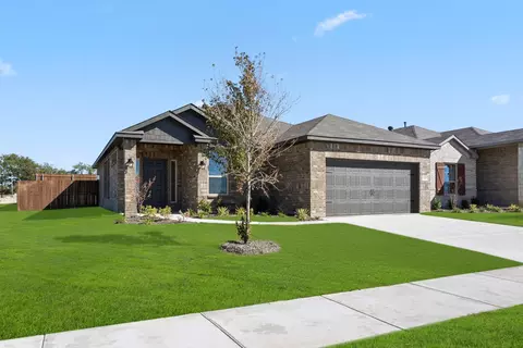 420 Comanche Dr, Cleburne, TX 76033 photo 3