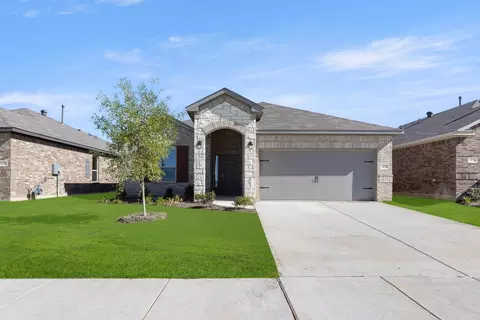 Exterior - 418 Comanche Dr, Cleburne, TX 76033 photo 3 of 5
