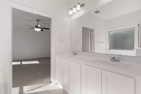 Entry Way - 418 Comanche Dr, Cleburne, TX 76033 photo 10 of 10