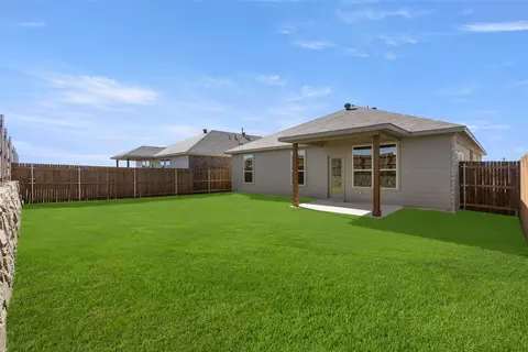 Exterior - 418 Comanche Dr, Cleburne, TX 76033 photo 5 of 5