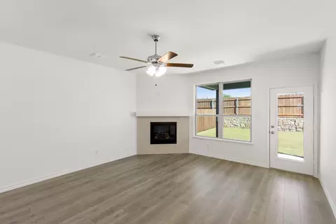 Living - 418 Comanche Dr, Cleburne, TX 76033 photo 2 of 5