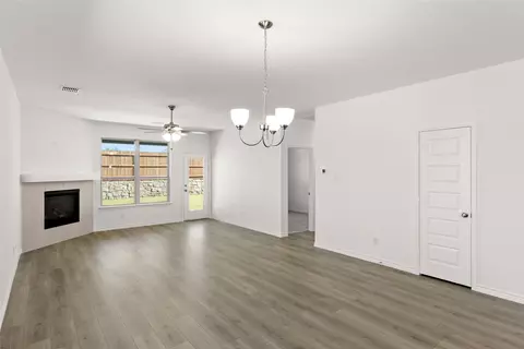 Living - 418 Comanche Dr, Cleburne, TX 76033 photo 3 of 5