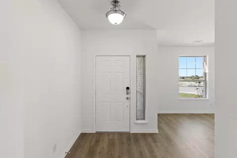 Entry Way - 418 Comanche Dr, Cleburne, TX 76033 photo 1 of 10
