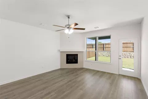 Living - 418 Comanche Dr, Cleburne, TX 76033 photo 5 of 5