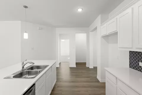 Entry Way - 418 Comanche Dr, Cleburne, TX 76033 photo 6 of 10
