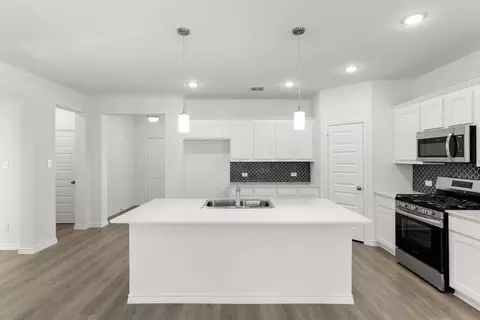 Kitchen - 418 Comanche Dr, Cleburne, TX 76033 photo 2 of 6