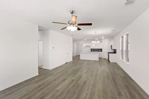 Living - 418 Comanche Dr, Cleburne, TX 76033 photo 4 of 5