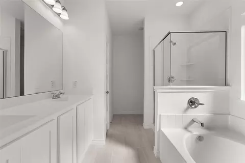 Entry Way - 418 Comanche Dr, Cleburne, TX 76033 photo 9 of 10