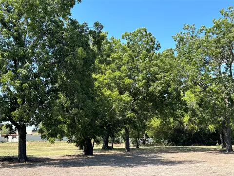 741 E Broadway St, Gainesville, TX 76240
