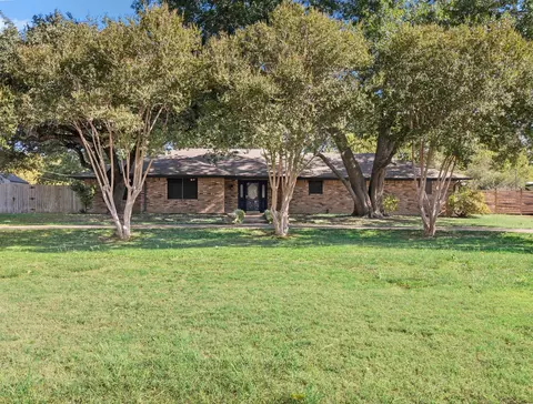 908 Little Creek Trl, Oak Leaf, TX 75154