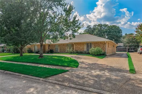 230 Clearwood Ln, Shreveport, LA 71105