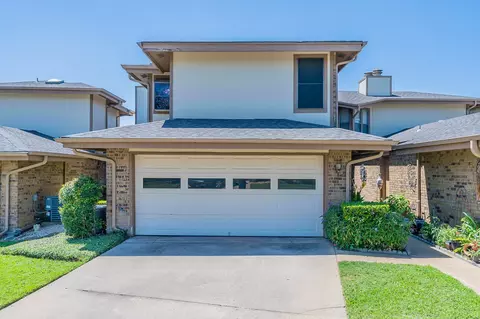 74 Morrow Dr, Bedford, TX 76021