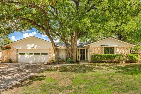 2417 Tanglewood Dr, Grapevine, TX 76051