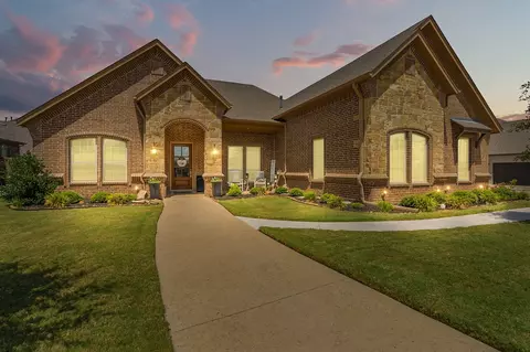 2703 Cabernet Ln, Arlington, TX 76001