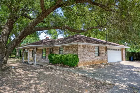 1810 N Link St, Palestine, TX 75803