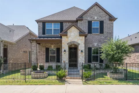 305 Park Dr, Euless, TX 76040