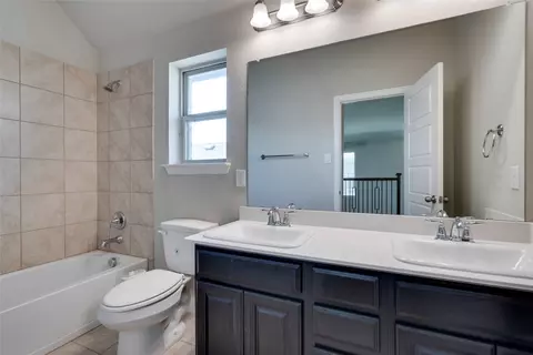 Bath - 305 Park Dr, Euless, TX 76040 photo 2 of 4