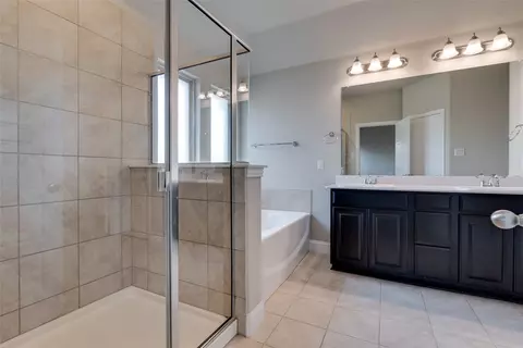 Bath - 305 Park Dr, Euless, TX 76040 photo 3 of 4