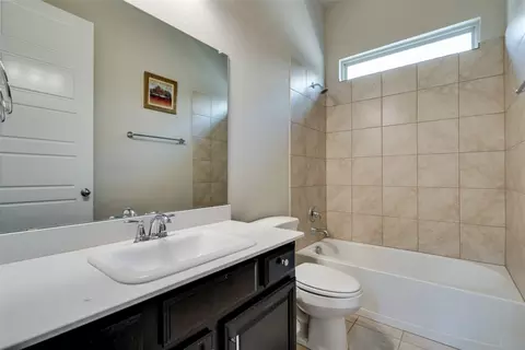 Bath - 305 Park Dr, Euless, TX 76040 photo 1 of 4