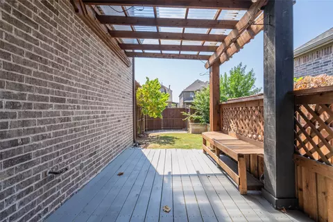 Exterior - 305 Park Dr, Euless, TX 76040 photo 5 of 8