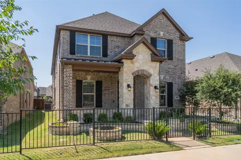 Exterior - 305 Park Dr, Euless, TX 76040 photo 3 of 8