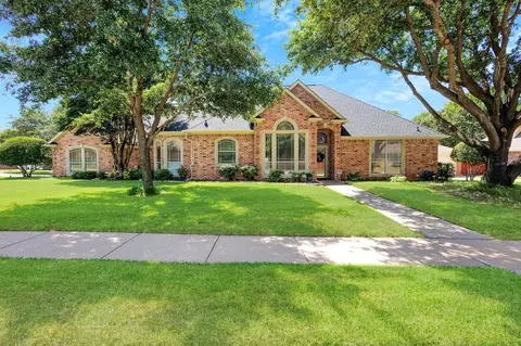 1058 Cardinal Ridge Rd, Burleson, TX 76028