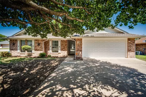 300 Newfield St, Venus, TX 76084