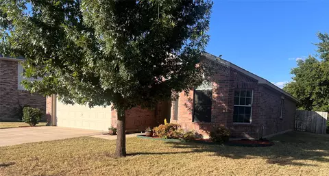8621 Prairie Wind Trl, Fort Worth, TX 76134