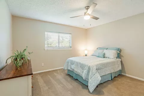 Bedroom - 409 Sage Ln, Euless, TX 76039 photo 1 of 4