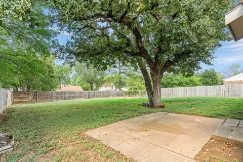 Exterior - 409 Sage Ln, Euless, TX 76039 photo 3 of 7